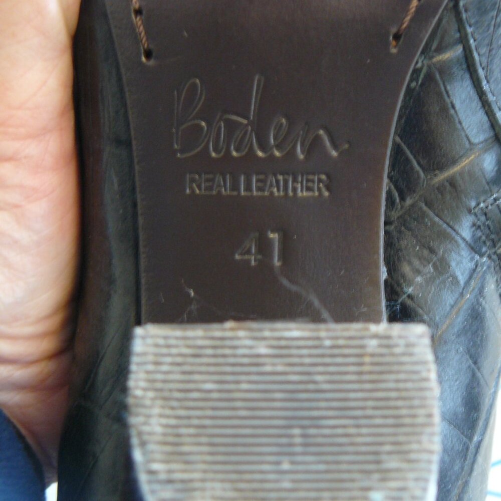 Boden black pointy toe Chelsea boots - Picture 2 of 4